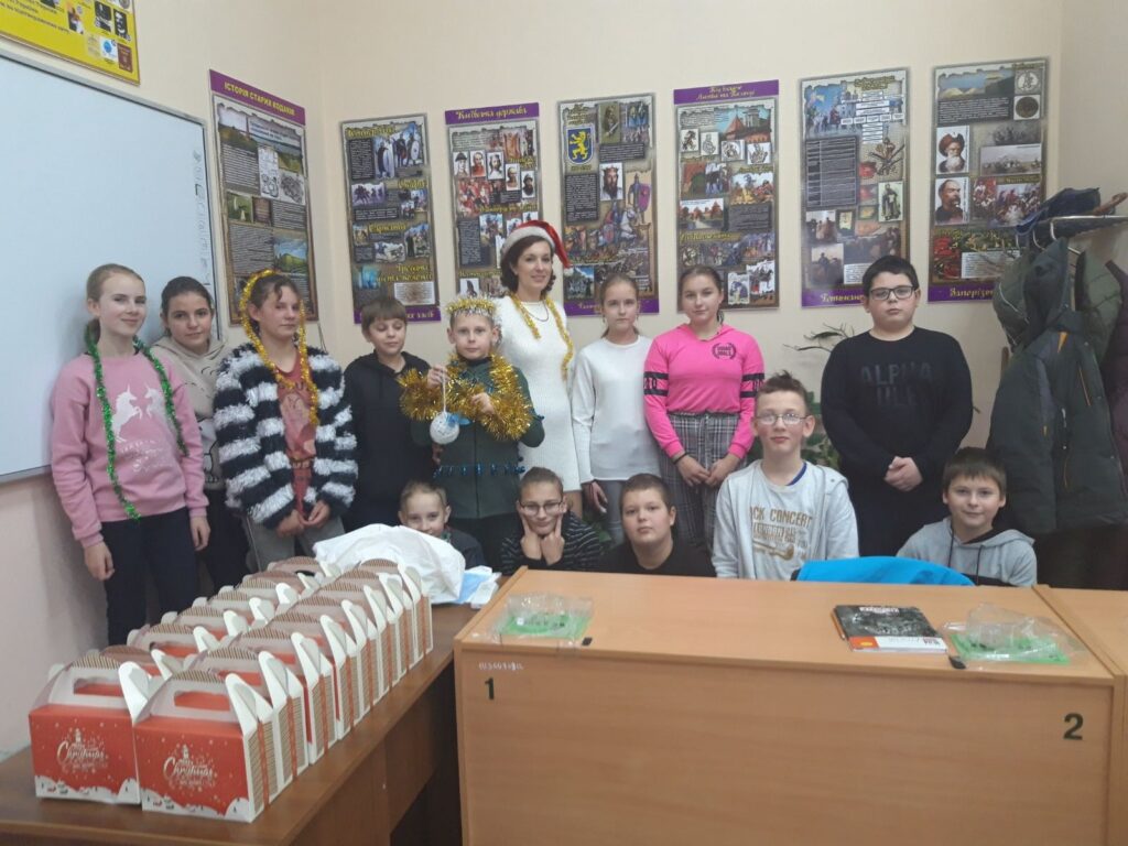 З Новим роком всіх вітаємо З Новим роком всіх вітаємо