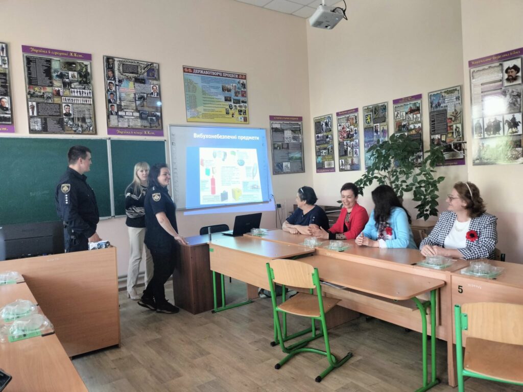 Профілактично-розяснювальна робота з педагогічним колективом Профілактично-розяснювальна робота з педагогічним колективом