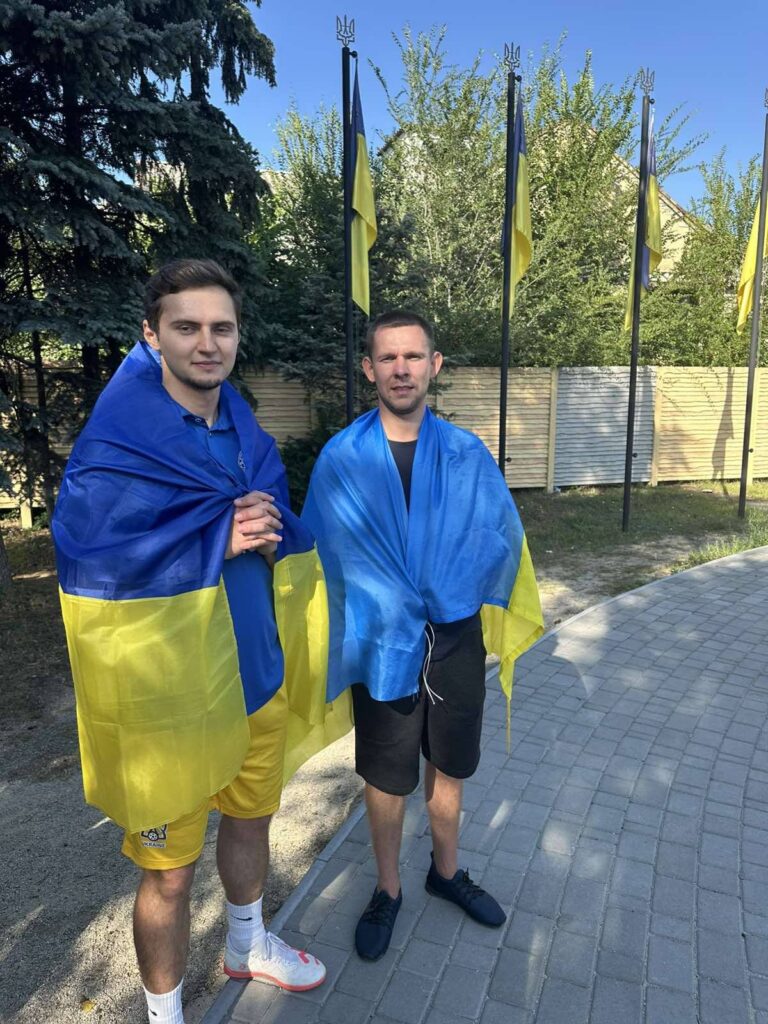 Всеукраїнський патріотичний забіг "Шаную воїнів, біжу за Героїв України" Всеукраїнський патріотичний забіг "Шаную воїнів, біжу за Героїв України"