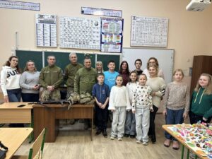 Зустріч учнів з військовослужбовцями Зустріч учнів з військовослужбовцями