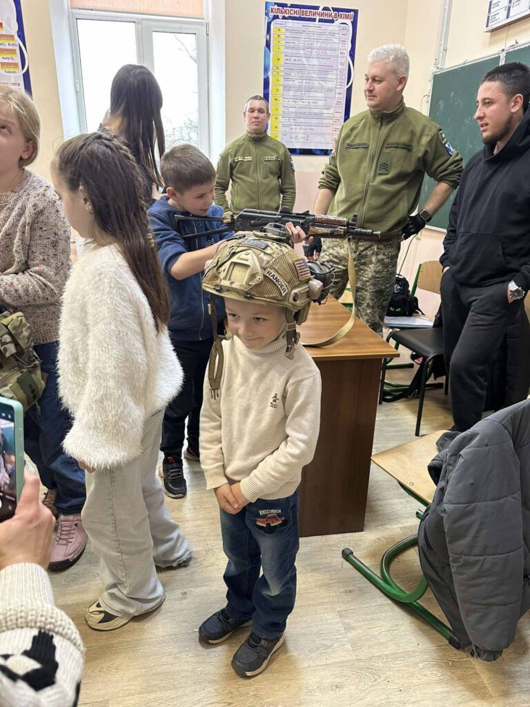 Зустріч учнів з військовослужбовцями
