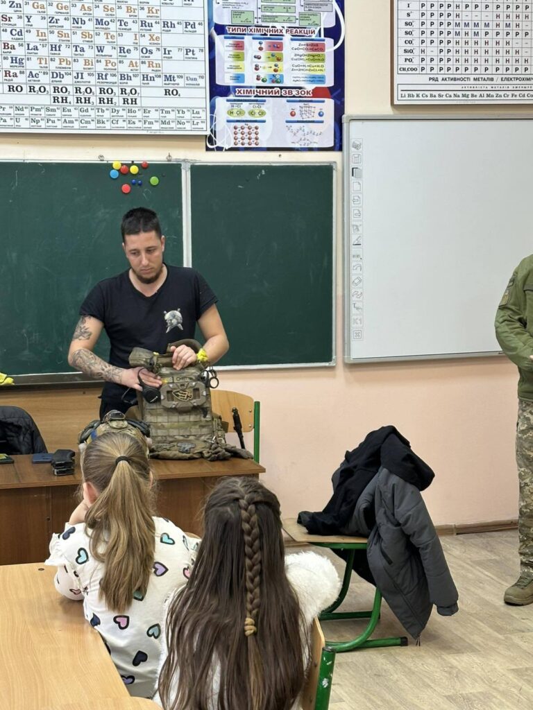 Зустріч учнів з військовослужбовцями